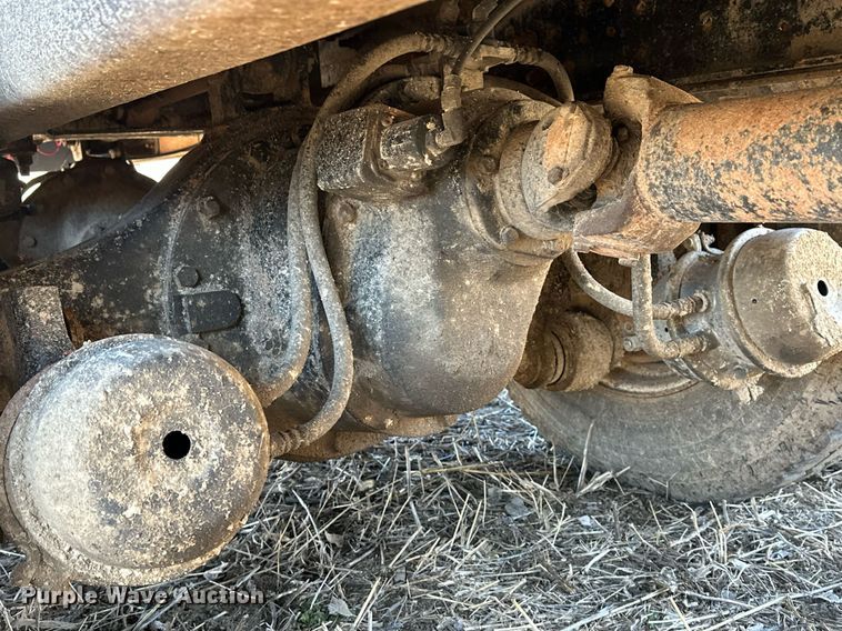 image for item DJ6237 2000 International  4700  grain truck