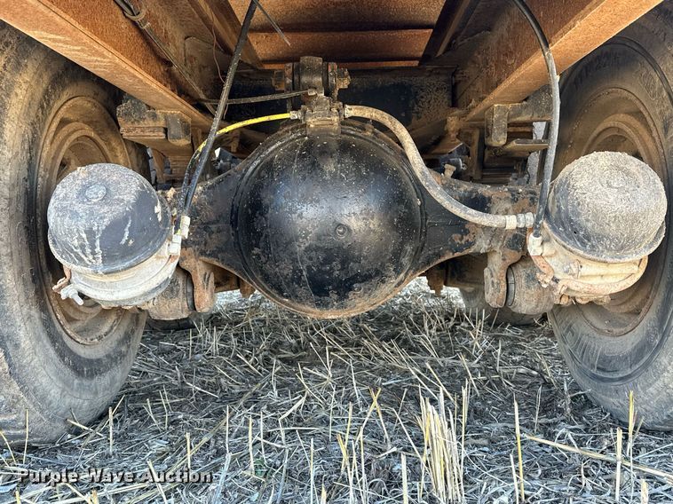 image for item DJ6237 2000 International  4700  grain truck