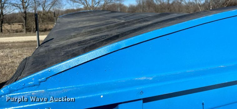 image for item DJ6237 2000 International  4700  grain truck