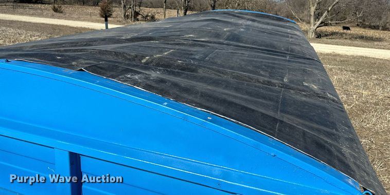 image for item DJ6237 2000 International  4700  grain truck