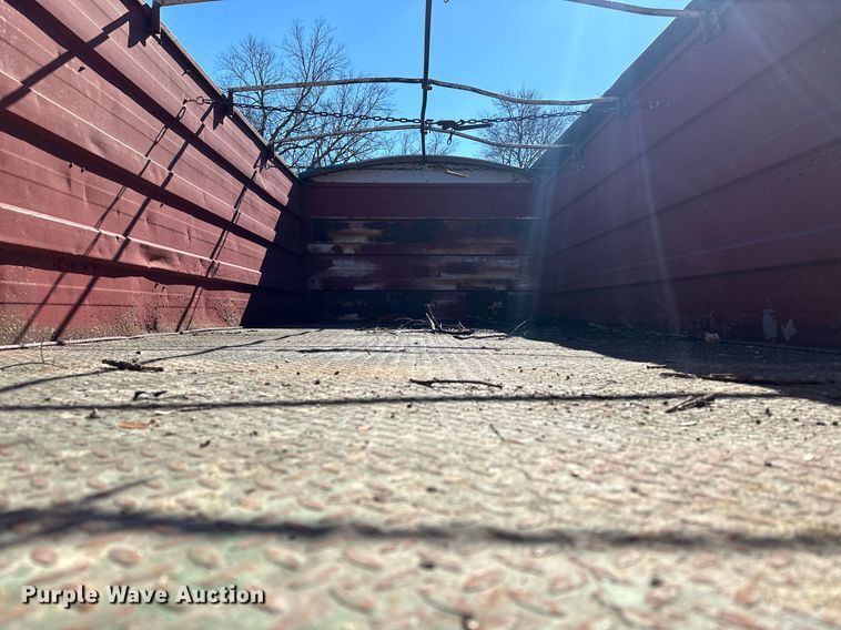 image for item DJ6237 2000 International  4700  grain truck