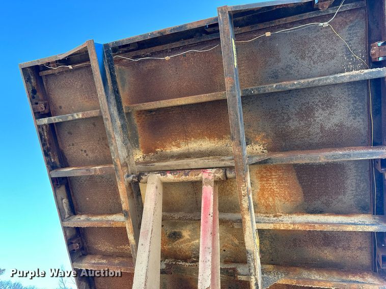 image for item DJ6237 2000 International  4700  grain truck