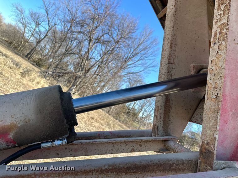 image for item DJ6237 2000 International  4700  grain truck