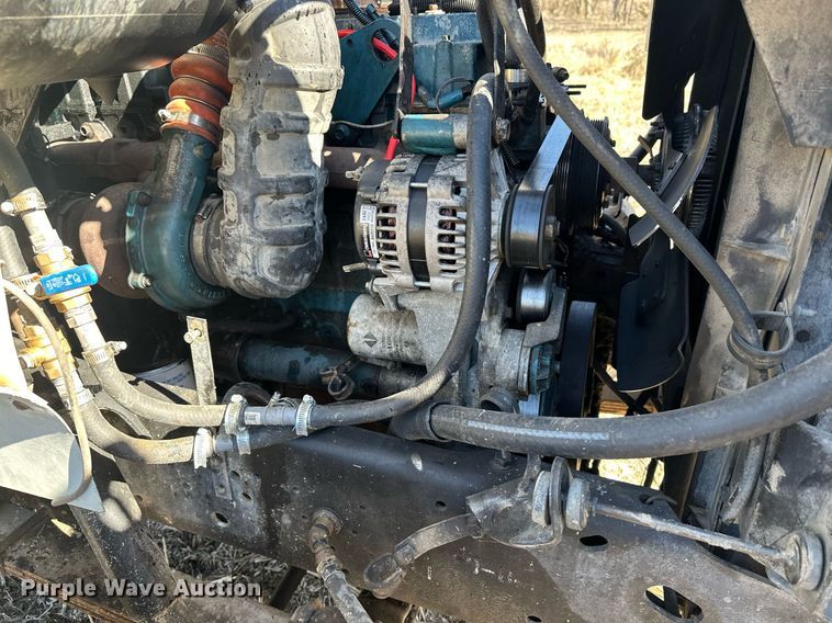 image for item DJ6237 2000 International  4700  grain truck