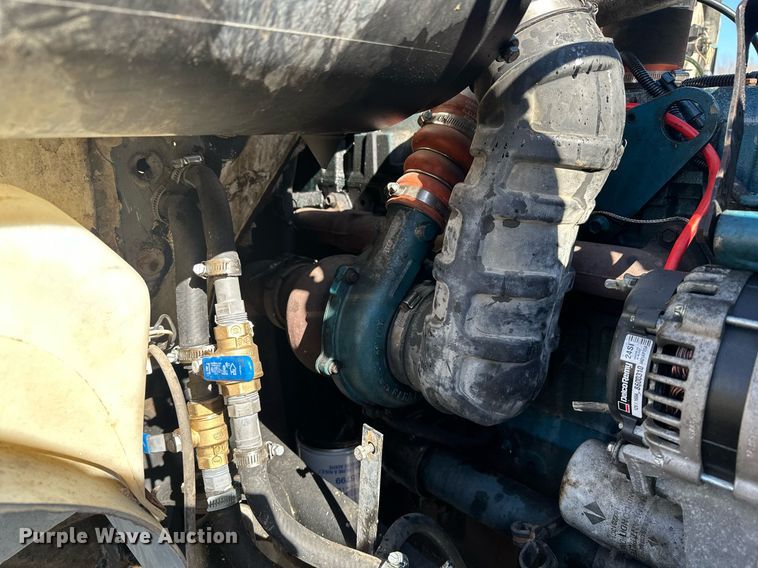 image for item DJ6237 2000 International  4700  grain truck