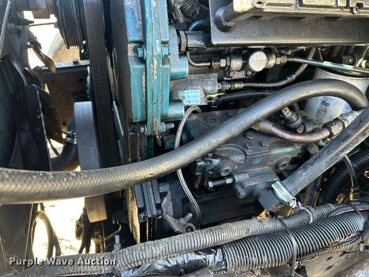 image for item DJ6237 2000 International  4700  grain truck