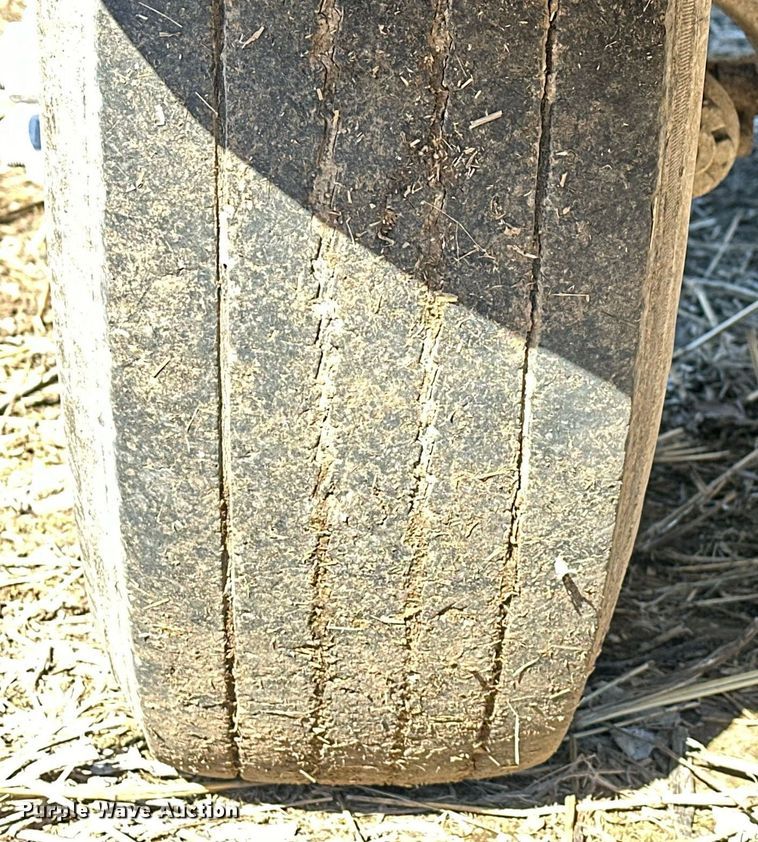 image for item DJ6237 2000 International  4700  grain truck