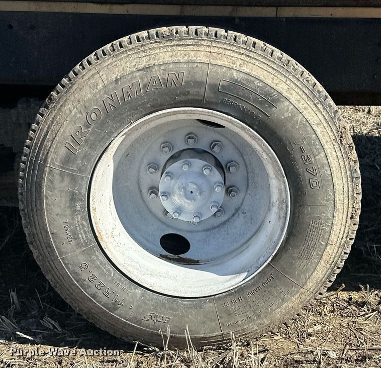 image for item DJ6237 2000 International  4700  grain truck