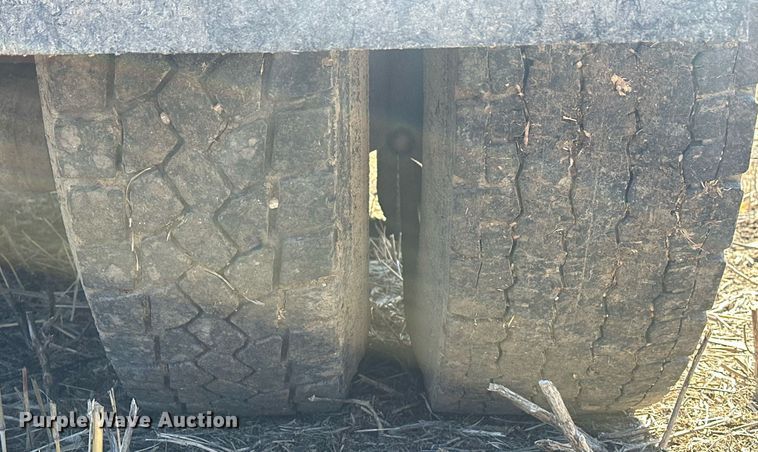 image for item DJ6237 2000 International  4700  grain truck