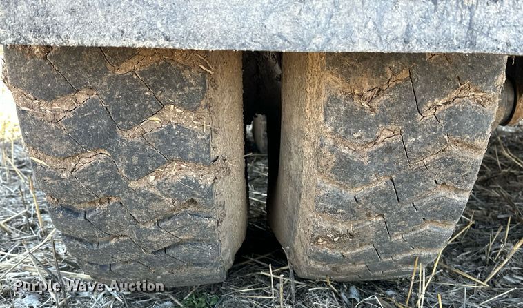 image for item DJ6237 2000 International  4700  grain truck