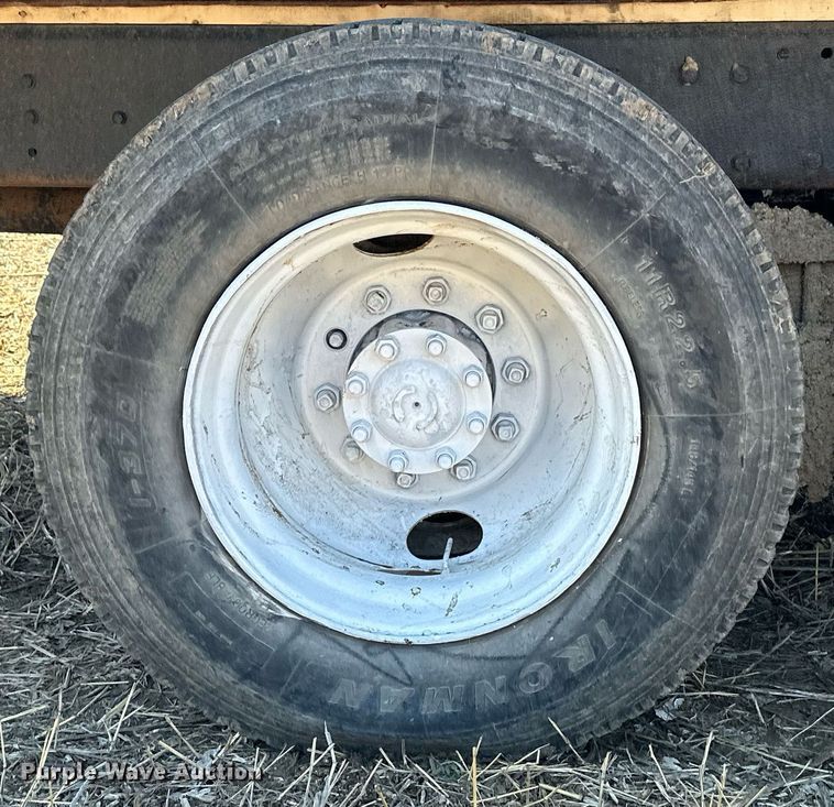 image for item DJ6237 2000 International  4700  grain truck