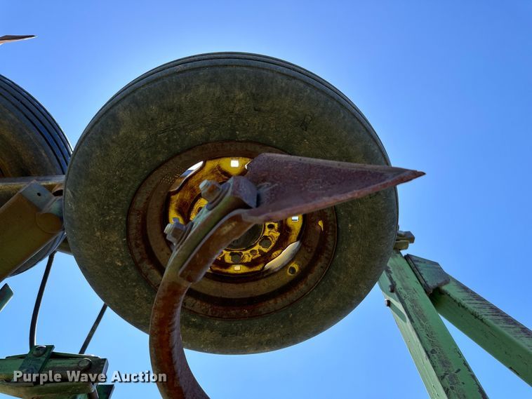 image for item DK6557 John Deere E1510 field cultivator