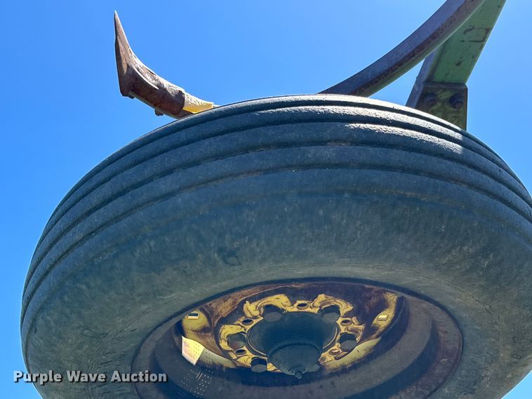 image for item DK6557 John Deere E1510 field cultivator