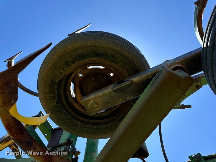 image for item DK6557 John Deere E1510 field cultivator