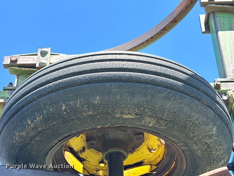 image for item DK6557 John Deere E1510 field cultivator