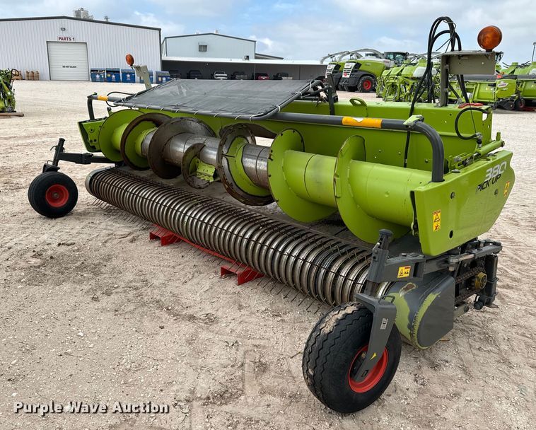 image for item DK6833 Claas 380 Pickup pickup head