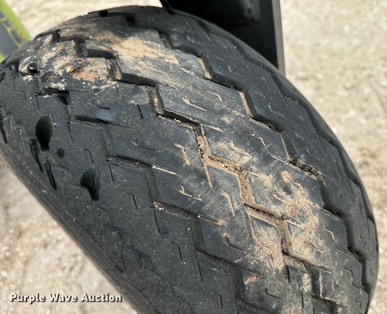 image for item DK6833 Claas 380 Pickup pickup head