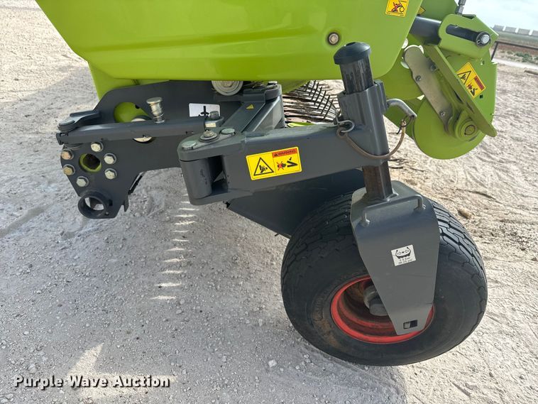 image for item DK6834 2018 Claas 380 Pickup pickup head