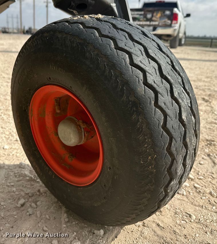 image for item DK6834 2018 Claas 380 Pickup pickup head