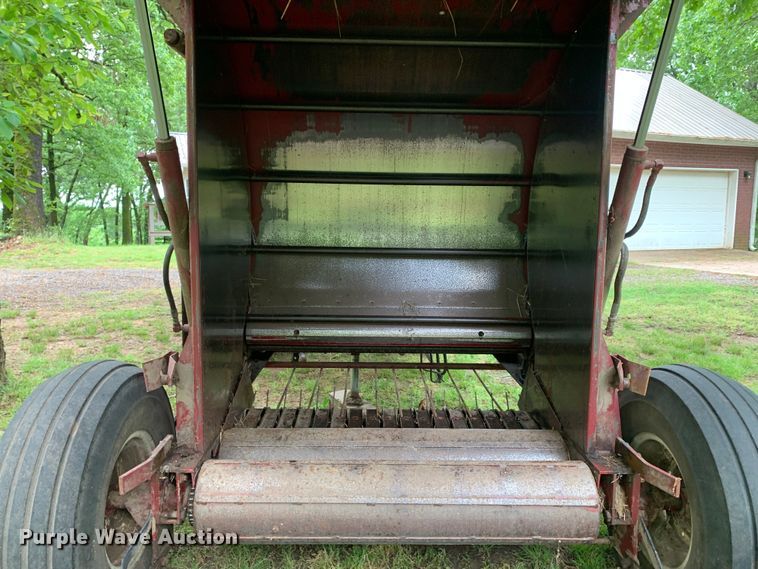 image for item DM7824 M&W 4500 round baler