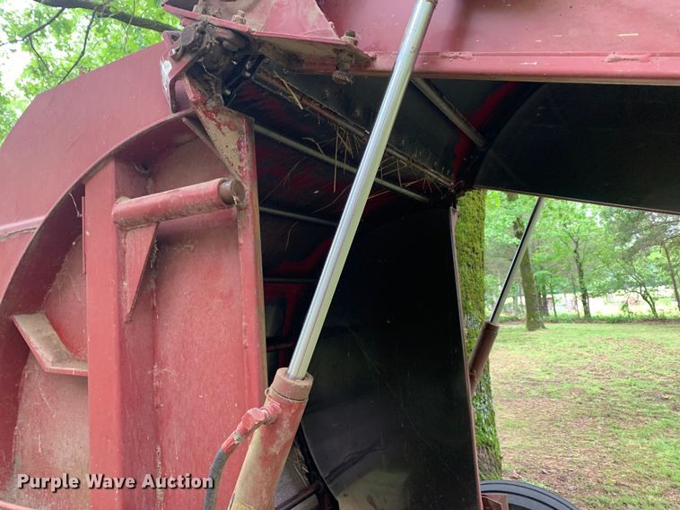 image for item DM7824 M&W 4500 round baler