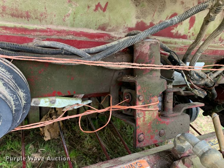 image for item DM7824 M&W 4500 round baler