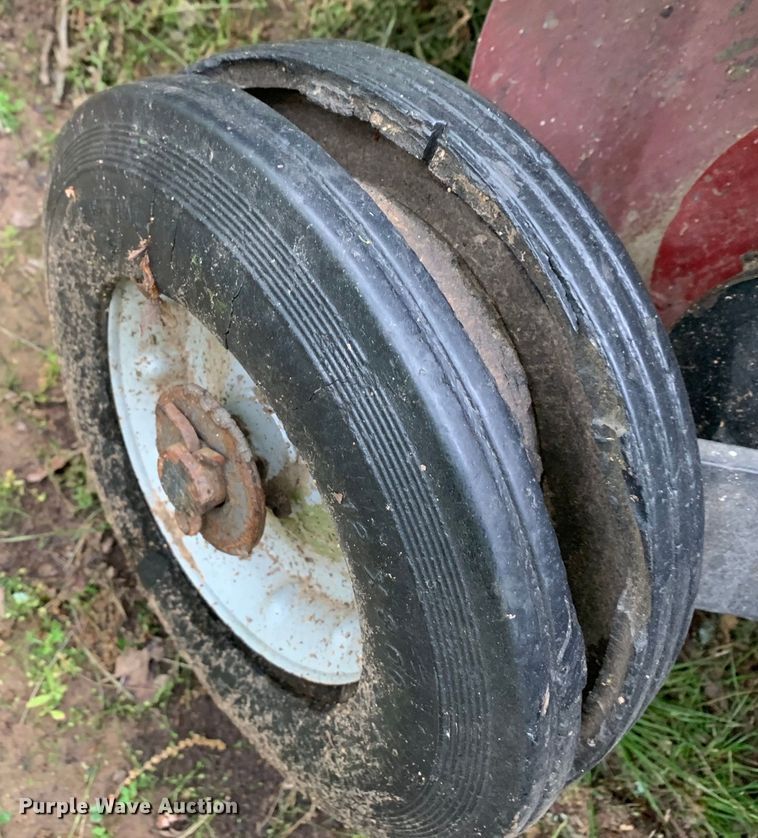 image for item DM7824 M&W 4500 round baler