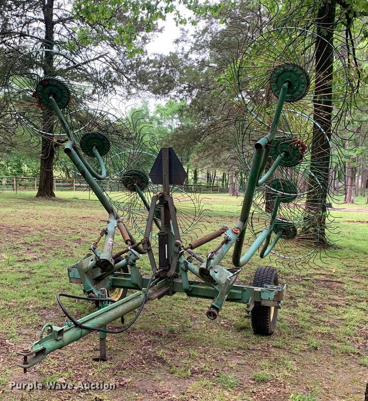 image for item DM7825 John Deere 702 Rake hay rake