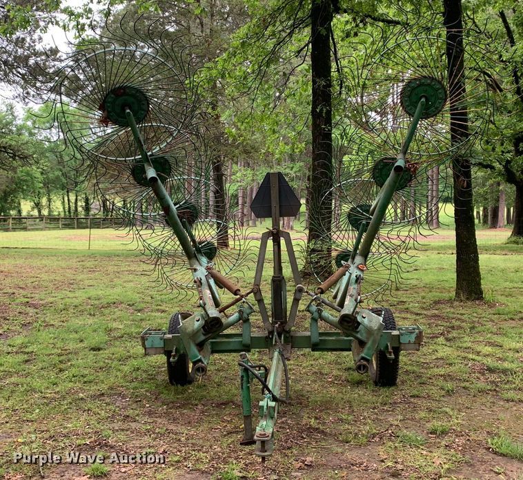 image for item DM7825 John Deere 702 Rake hay rake