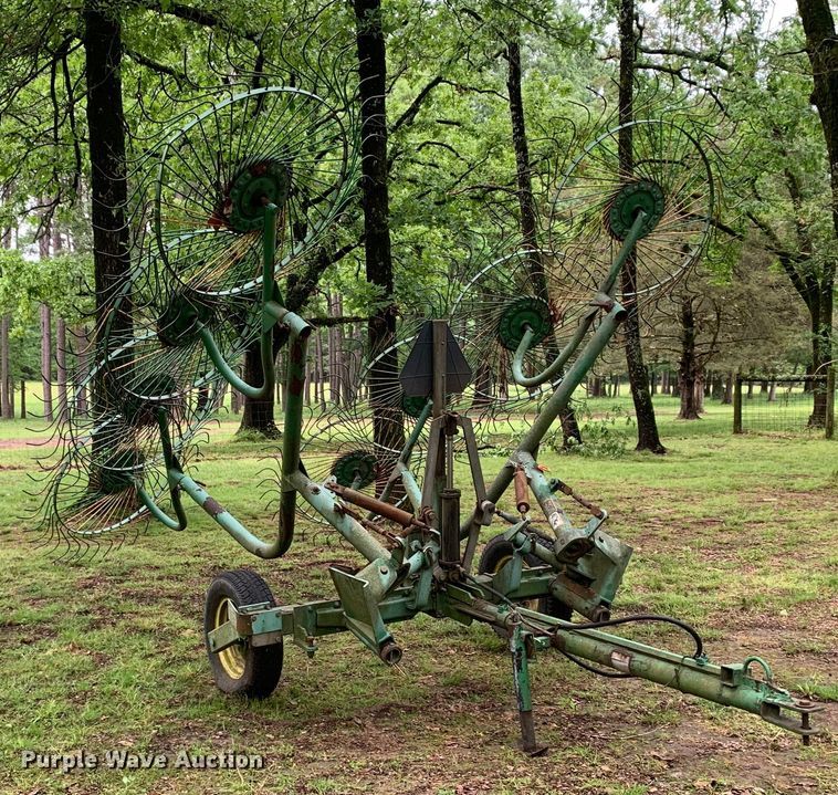 image for item DM7825 John Deere 702 Rake hay rake