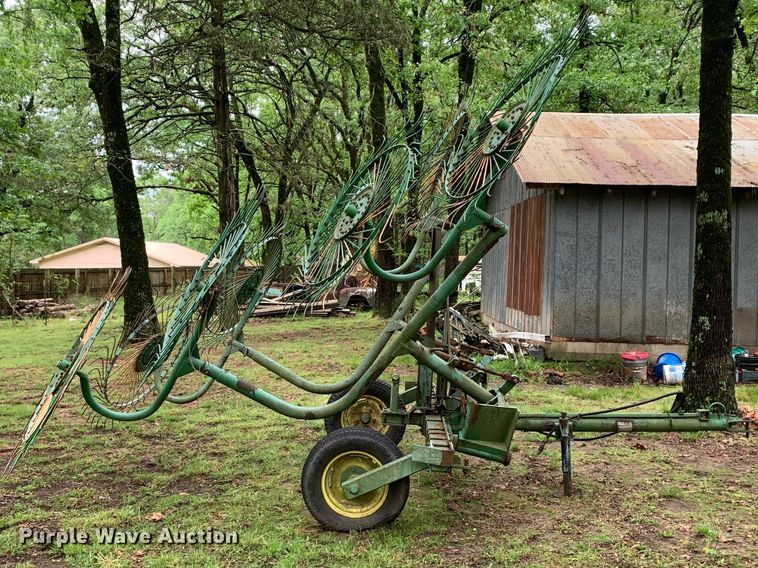 image for item DM7825 John Deere 702 Rake hay rake