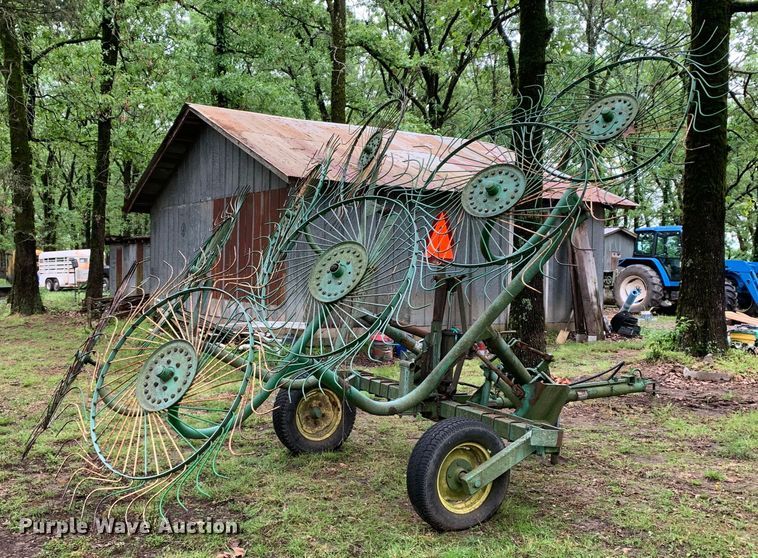 image for item DM7825 John Deere 702 Rake hay rake