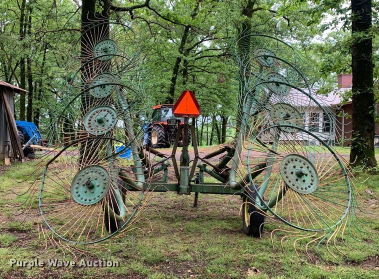 image for item DM7825 John Deere 702 Rake hay rake