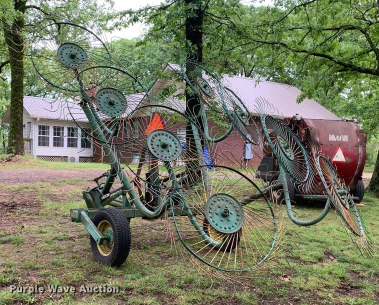 image for item DM7825 John Deere 702 Rake hay rake