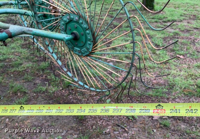 image for item DM7825 John Deere 702 Rake hay rake