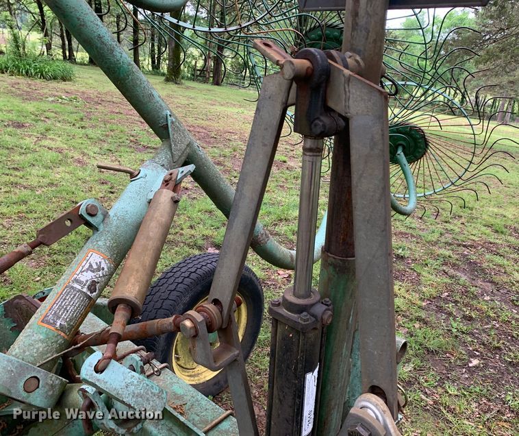 image for item DM7825 John Deere 702 Rake hay rake
