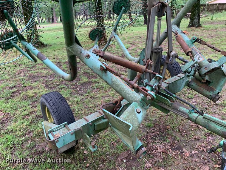 image for item DM7825 John Deere 702 Rake hay rake