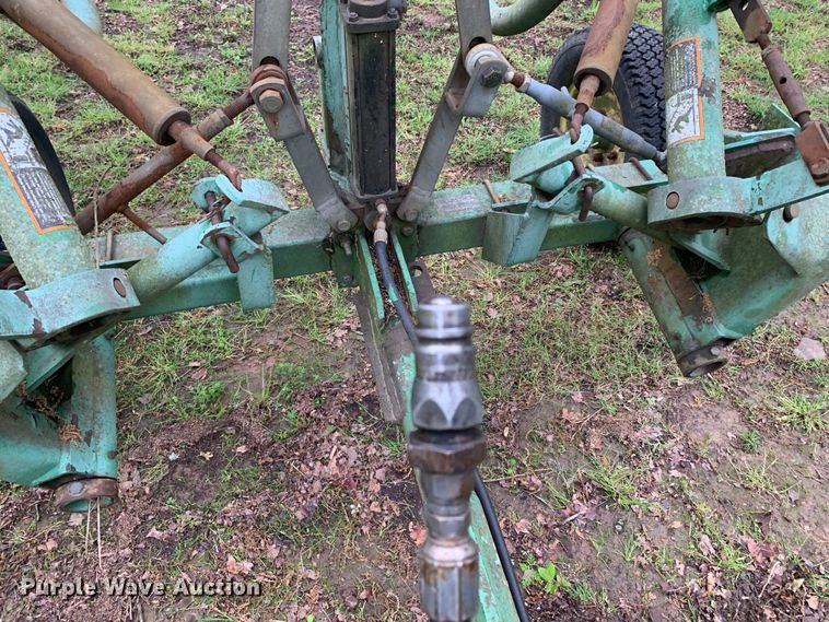 image for item DM7825 John Deere 702 Rake hay rake