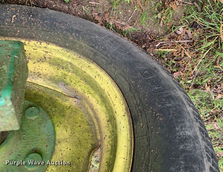 image for item DM7825 John Deere 702 Rake hay rake