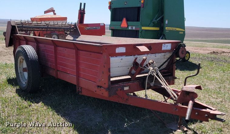 image for item DP3559 International Harvest 11908 manure spreader