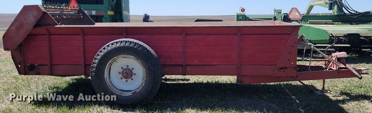 image for item DP3559 International Harvest 11908 manure spreader