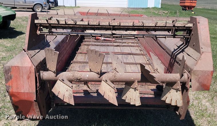 image for item DP3559 International Harvest 11908 manure spreader