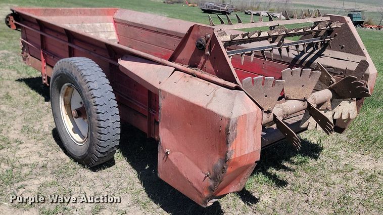 image for item DP3559 International Harvest 11908 manure spreader