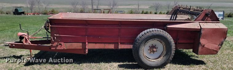 image for item DP3559 International Harvest 11908 manure spreader