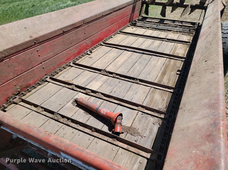 image for item DP3559 International Harvest 11908 manure spreader