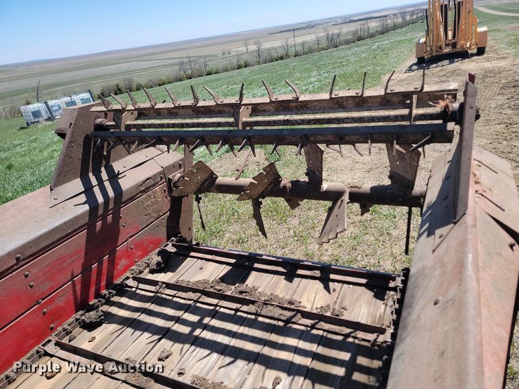 image for item DP3559 International Harvest 11908 manure spreader