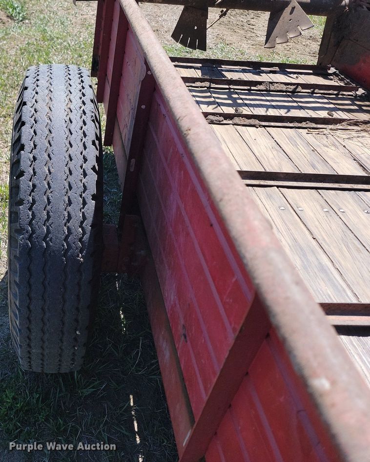 image for item DP3559 International Harvest 11908 manure spreader