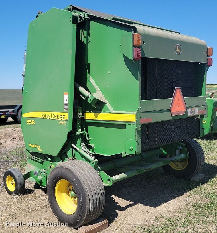 image for item DP3562 2007 John Deere  558 MegaWide Plus round baler
