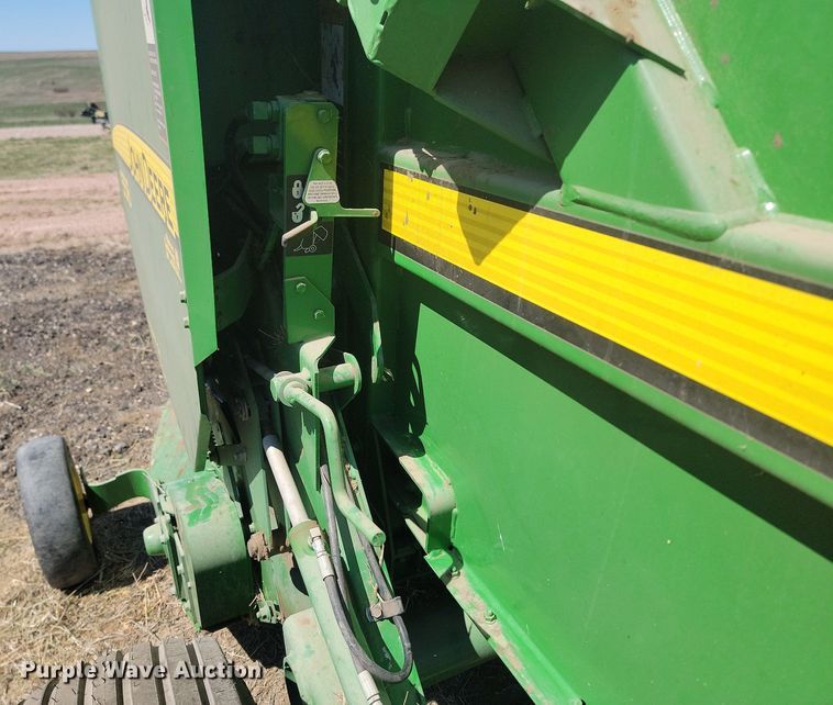 image for item DP3562 2007 John Deere  558 MegaWide Plus round baler