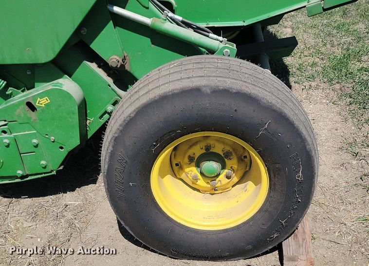 image for item DP3562 2007 John Deere  558 MegaWide Plus round baler